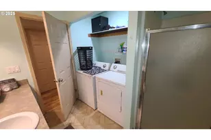 504 Wall St, Silverton, OR 97381 - Photo 13