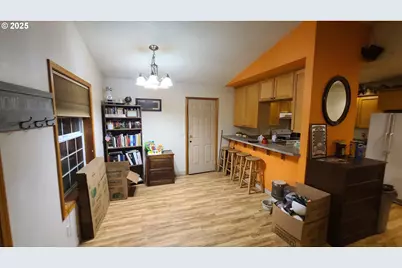 504 Wall St, Silverton, OR 97381 - Photo 3