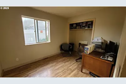 504 Wall St, Silverton, OR 97381 - Photo 13