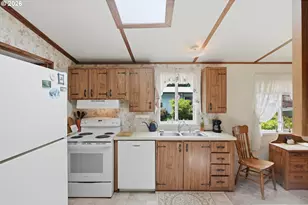 495 Village Pines Way, Coos Bay, OR 97420 - Photo 17