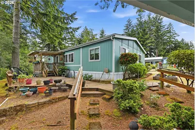 495 Village Pines Way, Coos Bay, OR 97420 - Photo 5