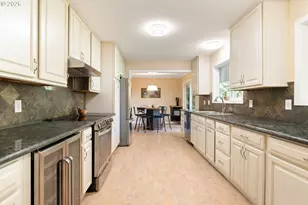 7422 SW 37th Ave, Portland, OR 97219 - Photo 5