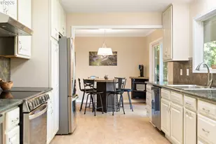 7422 SW 37th Ave, Portland, OR 97219 - Photo 9