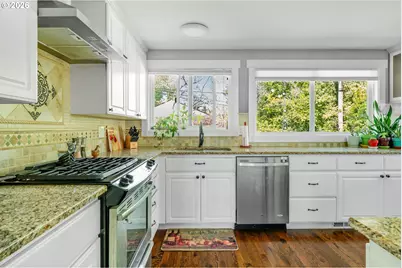 8385 SW Brookridge St, Portland, OR 97225 - Photo 7