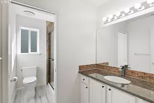 5728 NW Skycrest Pkwy, Portland, OR 97229 - Photo 27