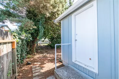 875 S 5th St, Lebanon, OR 97355 - Photo 23