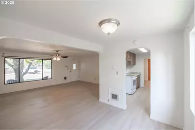 875 S 5th St, Lebanon, OR 97355 - Photo 9