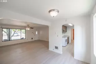 875 S 5th St, Lebanon, OR 97355 - Photo 9