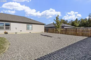 924 Durham Ave, Sutherlin, OR 97479 - Photo 39