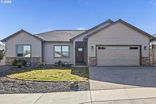 924 Durham Ave, Sutherlin, OR 97479 - Photo 1