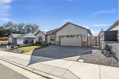 924 Durham Ave, Sutherlin, OR 97479 - Photo 3