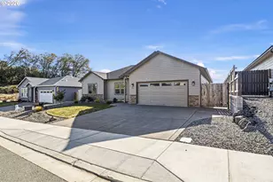 924 Durham Ave, Sutherlin, OR 97479 - Photo 3