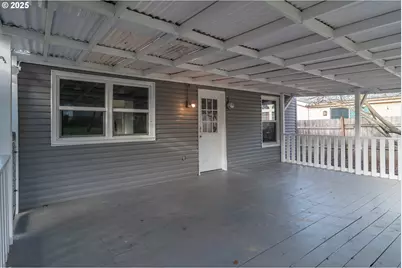 1551 NE Morris St, Roseburg, OR 97470 - Photo 9