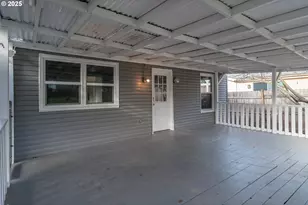 1551 NE Morris St, Roseburg, OR 97470 - Photo 9