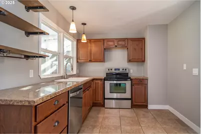 1551 NE Morris St, Roseburg, OR 97470 - Photo 13