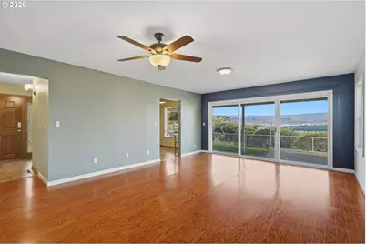 1829 E 8th St, The Dalles, OR 97058 - Photo 3