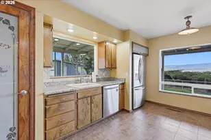 1829 E 8th St, The Dalles, OR 97058 - Photo 7