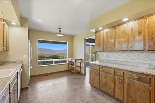 1829 E 8th St, The Dalles, OR 97058 - Photo 11