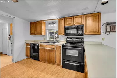 4882 NE Lancaster Dr #127, Salem, OR 97305 - Photo 17