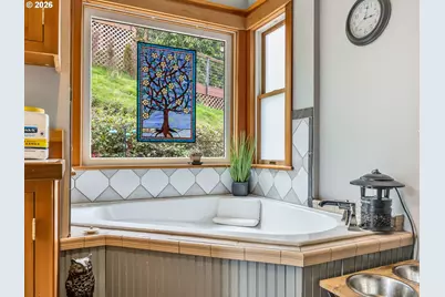 409 2nd St, Astoria, OR 97103 - Photo 25