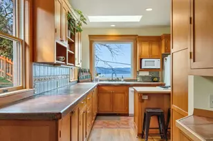 409 2nd St, Astoria, OR 97103 - Photo 7