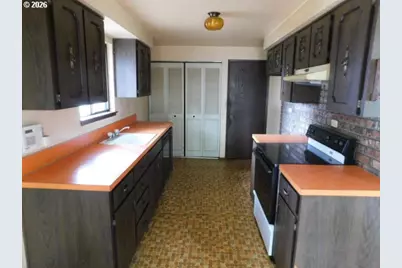 8621 SE Strawberry Ln, Milwaukie, OR 97267 - Photo 7