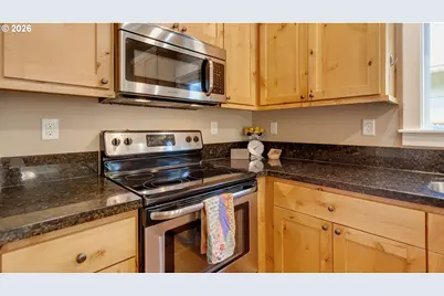 422 NE 141st Pl, Portland, OR 97230 - Photo 13