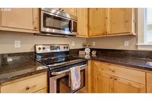 422 NE 141st Pl, Portland, OR 97230 - Photo 13