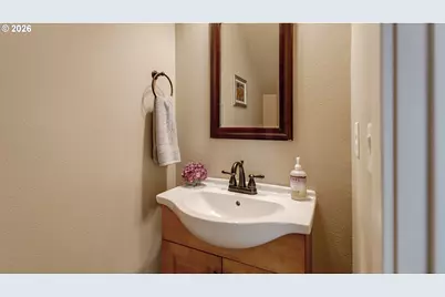 422 NE 141st Pl, Portland, OR 97230 - Photo 17