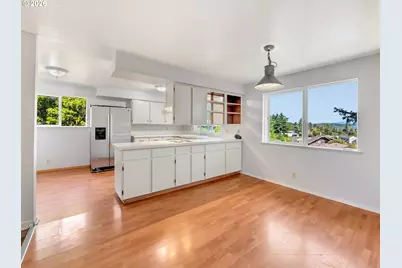 343 Cumberland St, Astoria, OR 97103 - Photo 9