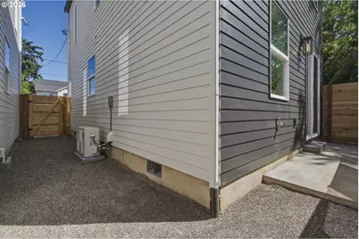 9411 N Macrum Ave, Portland, OR 97203 - Photo 17