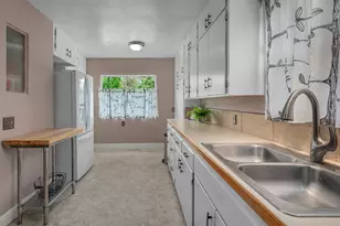 624 NE Edison St, Hillsboro, OR 97124 - Photo 11