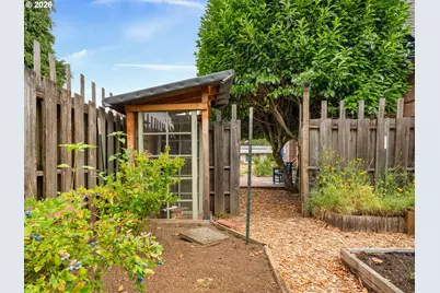 624 NE Edison St, Hillsboro, OR 97124 - Photo 35