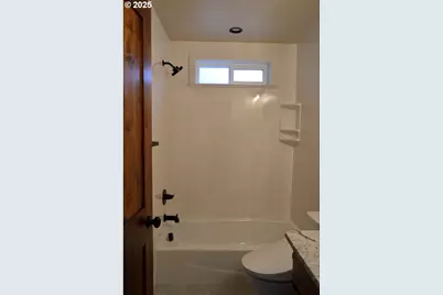 2957 Sylvan Dr, Grants Pass, OR 97527 - Photo 19