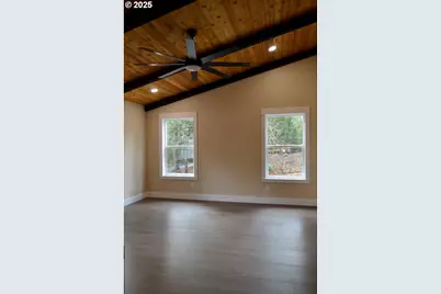 2957 Sylvan Dr, Grants Pass, OR 97527 - Photo 13