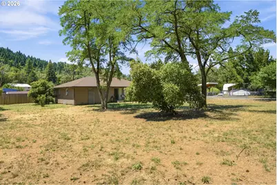 151 Long St, Canyonville, OR 97417 - Photo 3