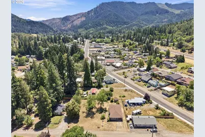 151 Long St, Canyonville, OR 97417 - Photo 17