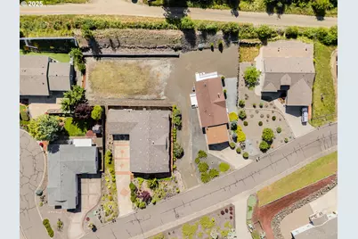 633 Highland Vista Ln, Roseburg, OR 97471 - Photo 9