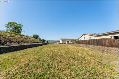 633 Highland Vista Ln, Roseburg, OR 97471 - Photo 1