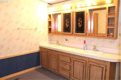 210 N Mountain Blvd, Mount Vernon, OR 97865 - Photo 11