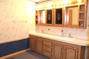 210 N Mountain Blvd, Mount Vernon, OR 97865 - Photo 11