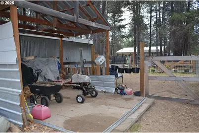 136028 Highway 97, Crescent, OR 97733 - Photo 43