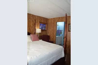 136028 Highway 97, Crescent, OR 97733 - Photo 9