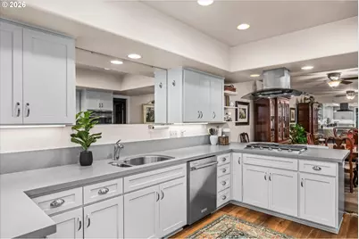 574 Wimbledon Ct, Eugene, OR 97401 - Photo 13