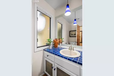 574 Wimbledon Ct, Eugene, OR 97401 - Photo 33