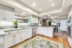 574 Wimbledon Ct, Eugene, OR 97401 - Photo 15