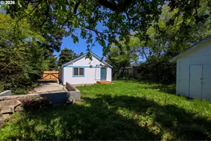 1860 30th St, Florence, OR 97439 - Photo 27