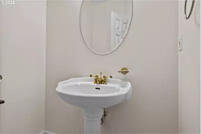 610 Holly Ave, Cottage Grove, OR 97424 - Photo 15