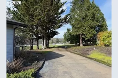 239 Meadowlark Ave, Roseburg, OR 97471 - Photo 31