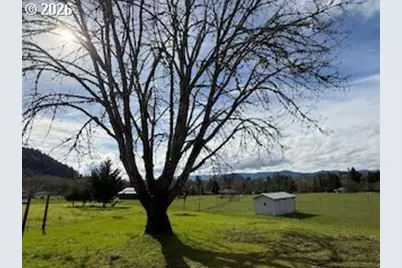 239 Meadowlark Ave, Roseburg, OR 97471 - Photo 35